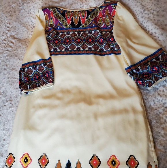 Off white 3/4 sleeve patterned dress - Picture 2 of 4